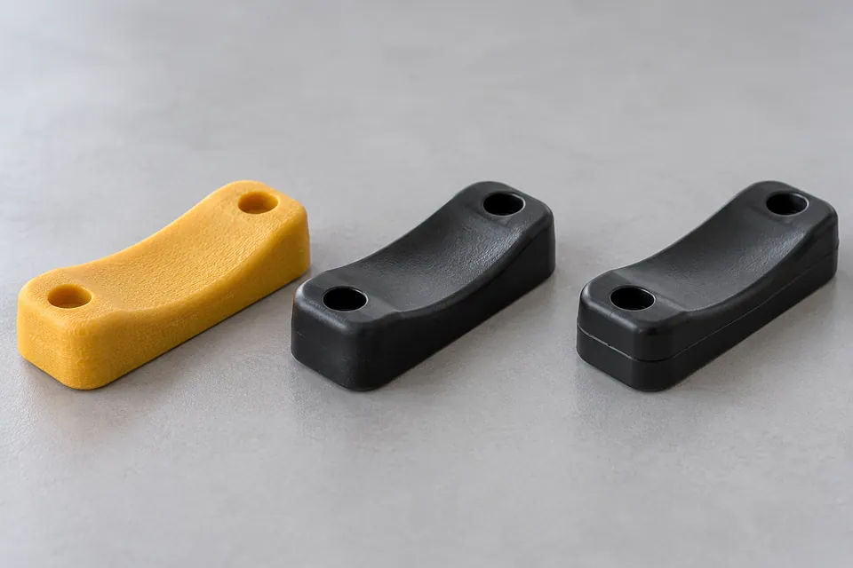 Dasselbe Greiferpad dreimal: gedruckt, im Vakuumguss und als Elastomer-Formteil